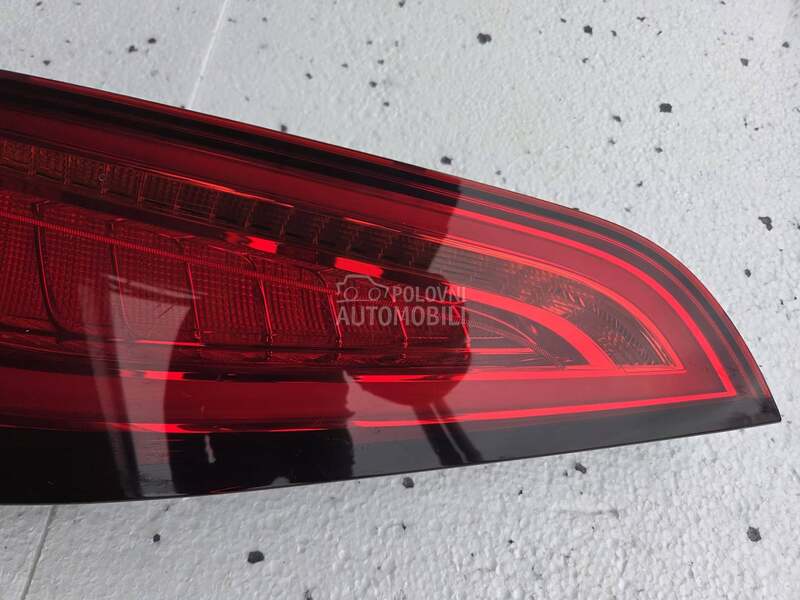 Q5 8R0  LED ŠTOP LEVI