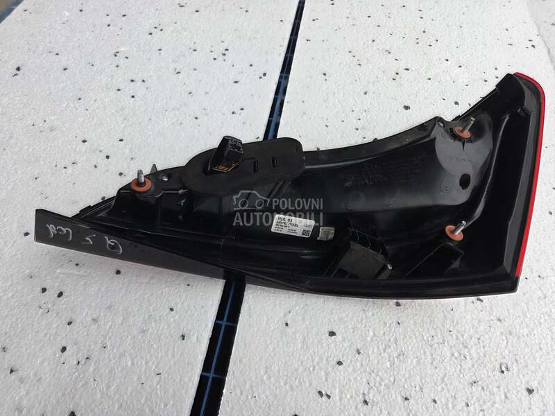 Q5 8R0  LED ŠTOP LEVI