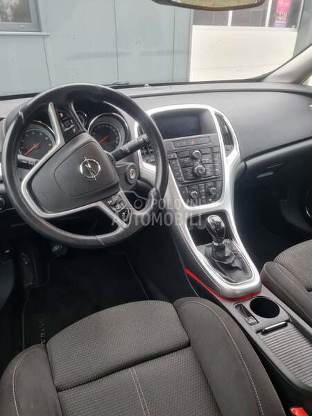 Opel Astra J 