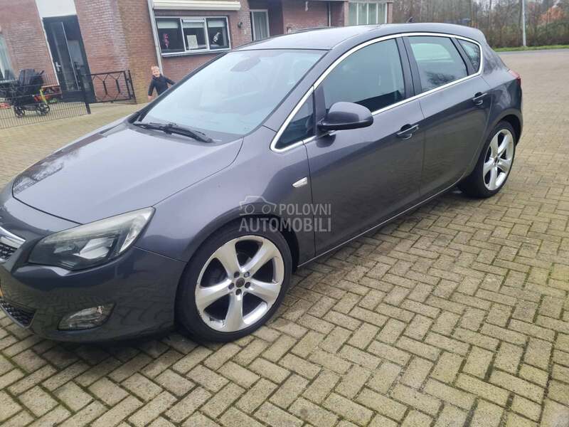 Opel Astra J 