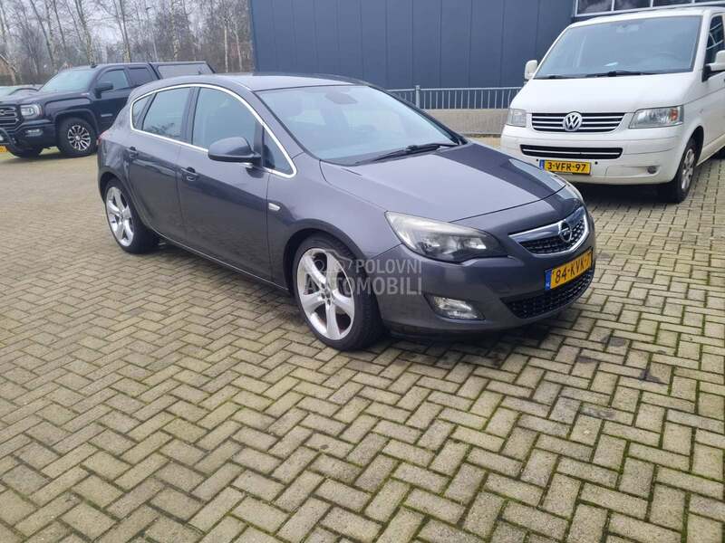 Opel Astra J 