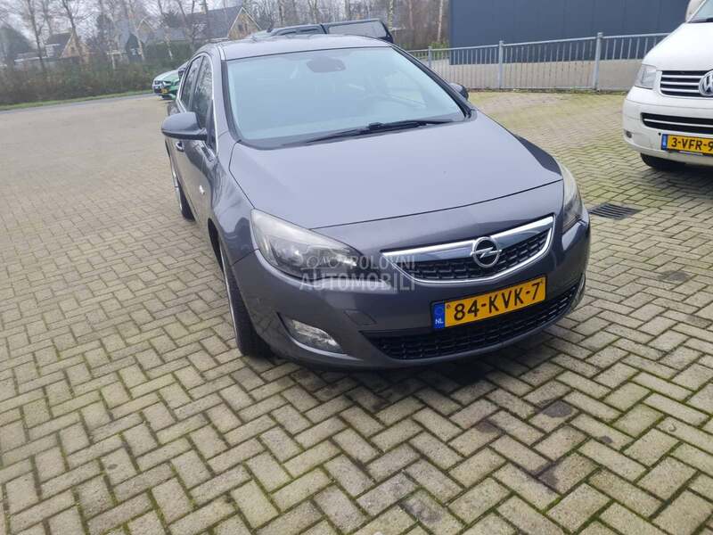 Opel Astra J 