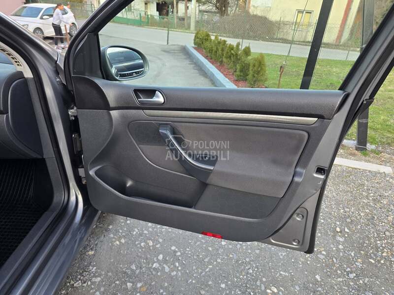 Volkswagen Golf 5 1.6 B