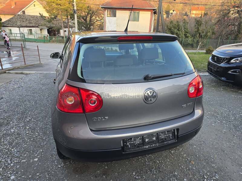 Volkswagen Golf 5 1.6 B