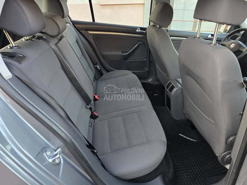 Volkswagen Golf 5 1.6 B