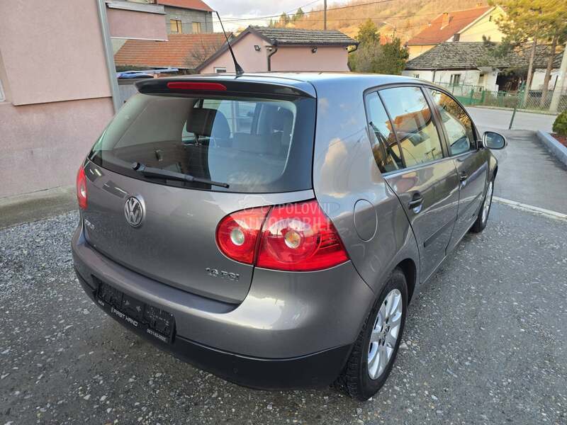Volkswagen Golf 5 1.6 B