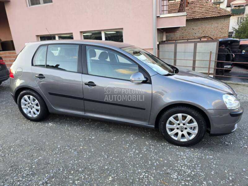 Volkswagen Golf 5 1.6 B