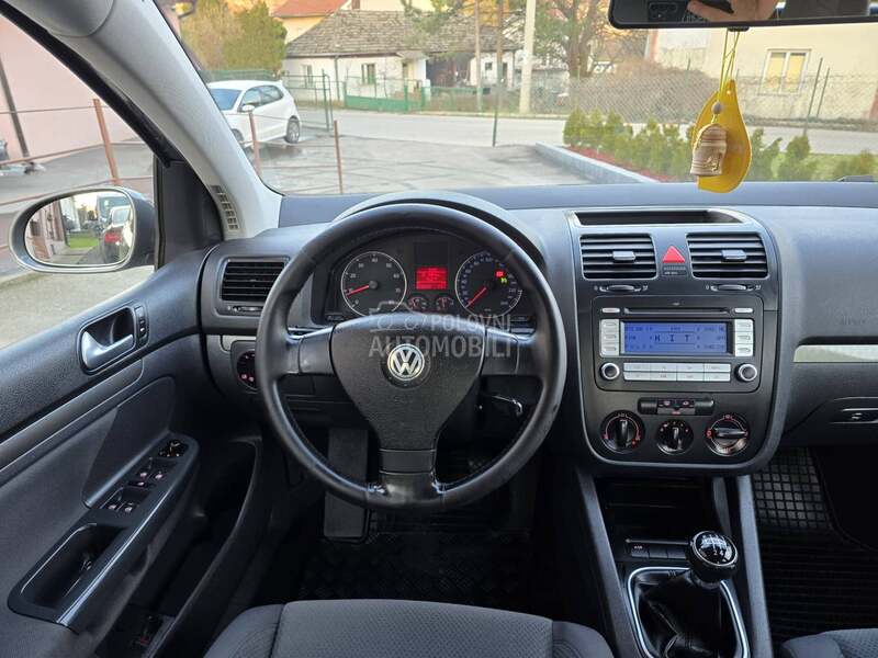 Volkswagen Golf 5 1.6 B