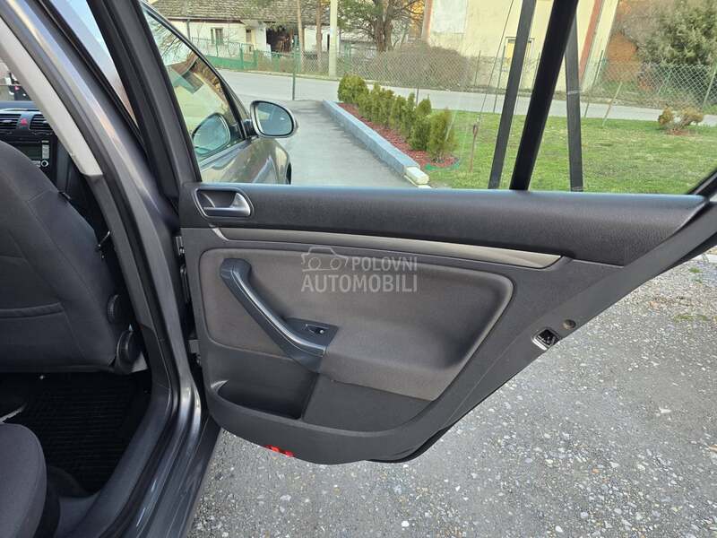 Volkswagen Golf 5 1.6 B