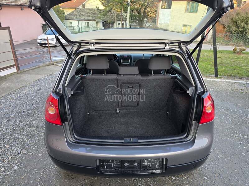 Volkswagen Golf 5 1.6 B