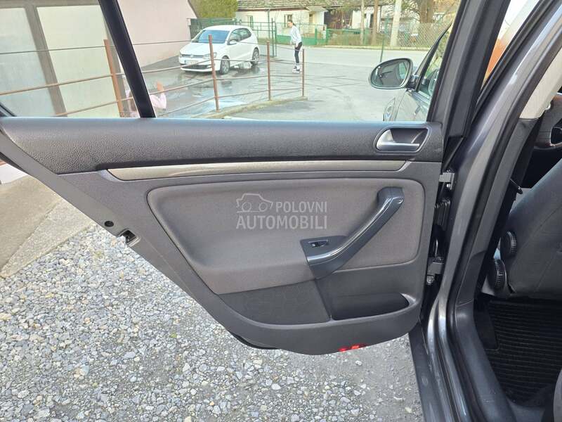 Volkswagen Golf 5 1.6 B