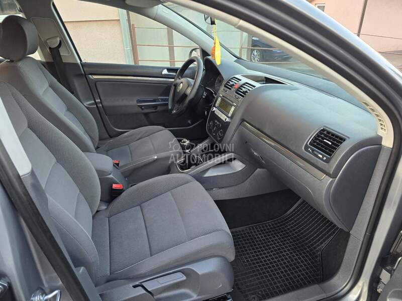 Volkswagen Golf 5 1.6 B