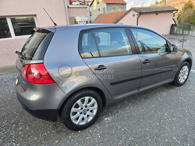 Volkswagen Golf 5 1.6 B