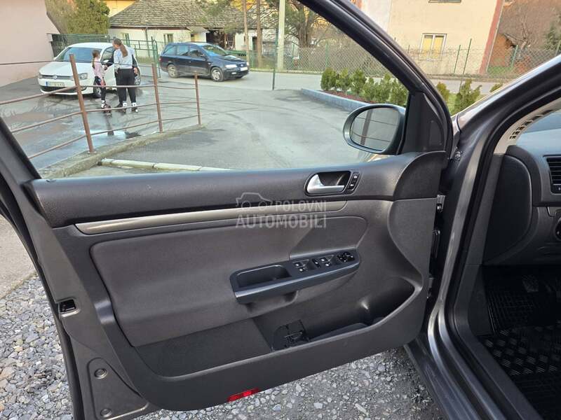 Volkswagen Golf 5 1.6 B