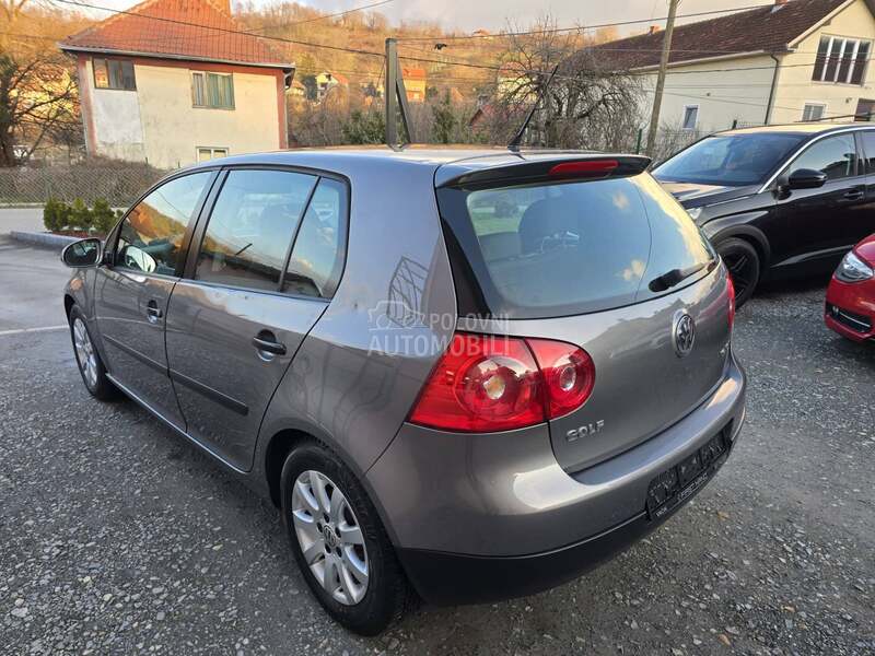 Volkswagen Golf 5 1.6 B
