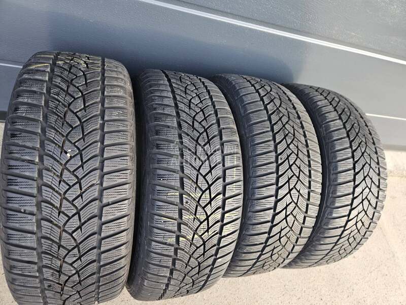Goodyear 225/45 R18 Zimska
