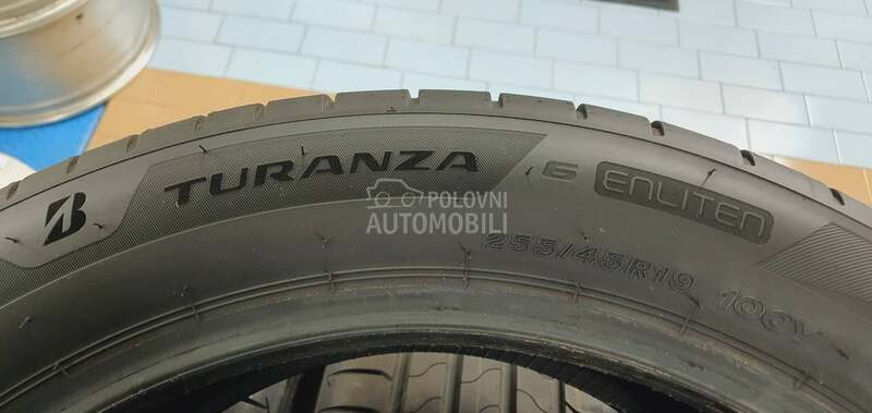 Bridgestone 255/45 R19 Letnja