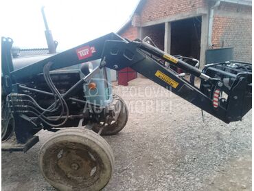 Adut Utovarivac prednji