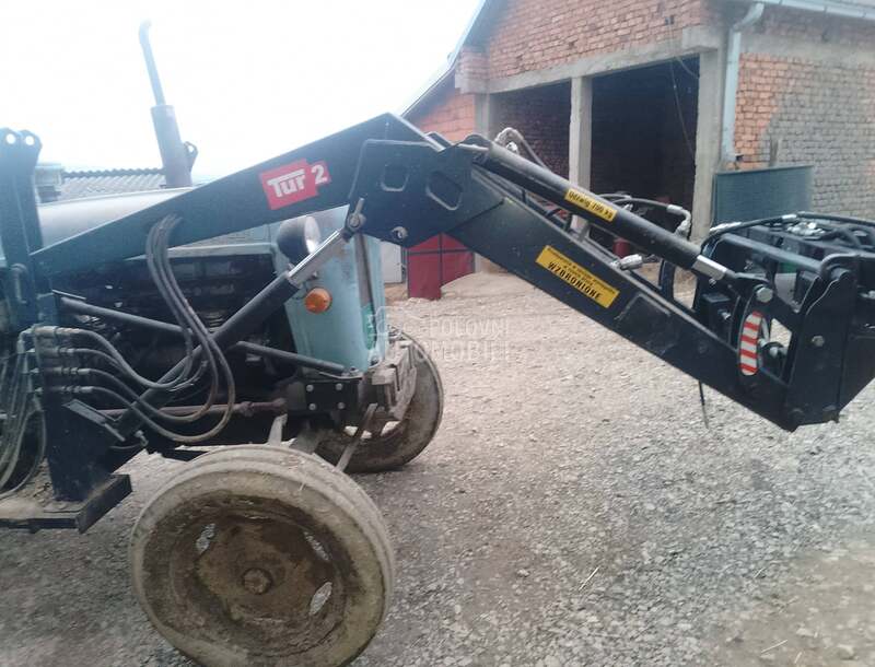 Adut Utovarivac prednji