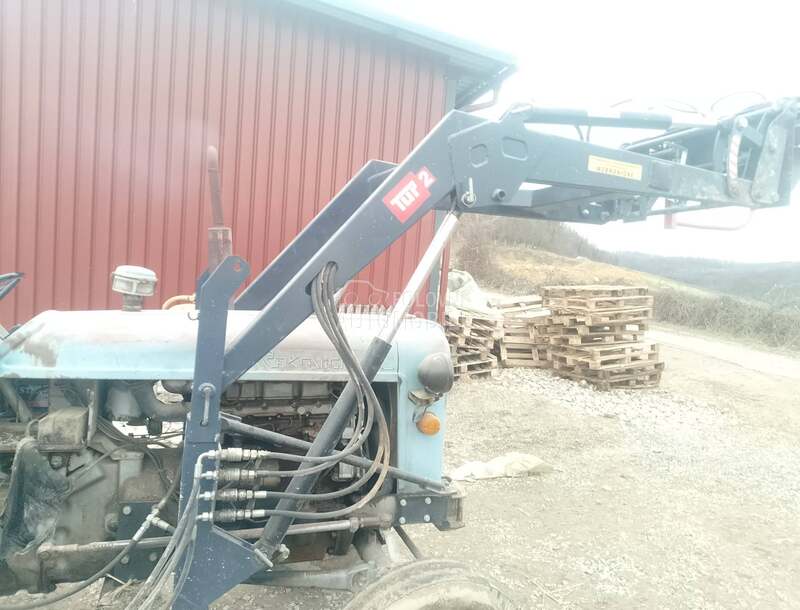 Adut Utovarivac prednji