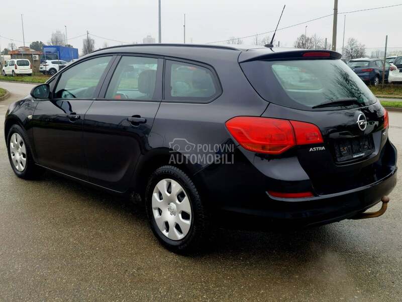 Opel Astra J 