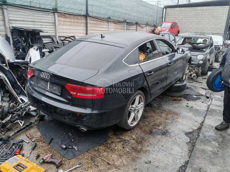 Audi A5 2010. god. -  kompletan auto u delovima