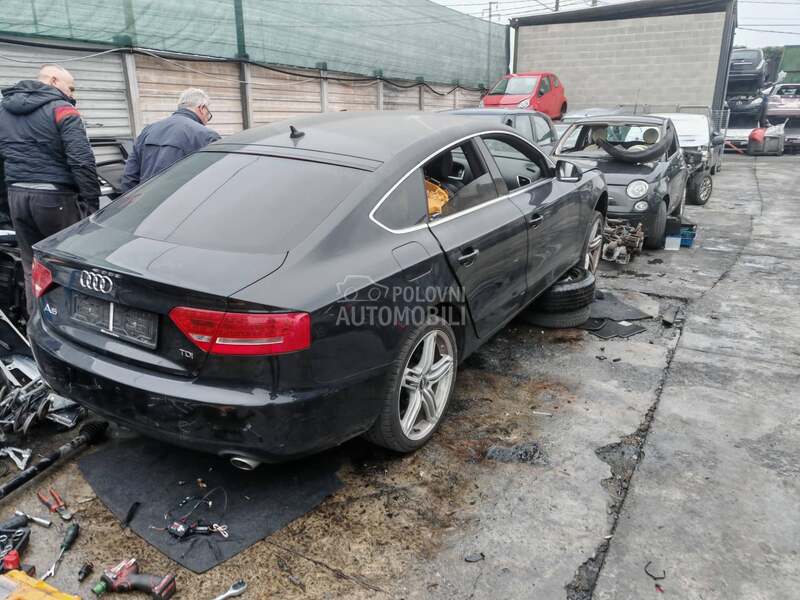 Audi A5 2010. god. -  kompletan auto u delovima