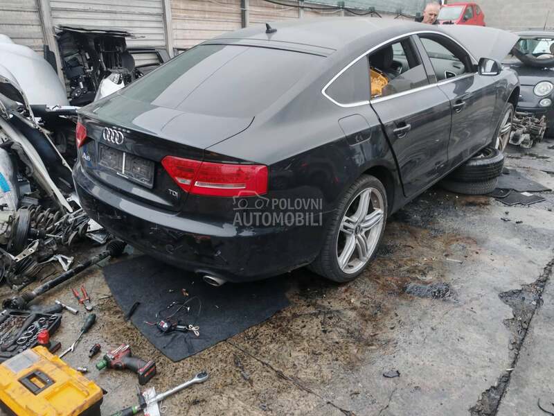 Audi A5 2010. god. -  kompletan auto u delovima