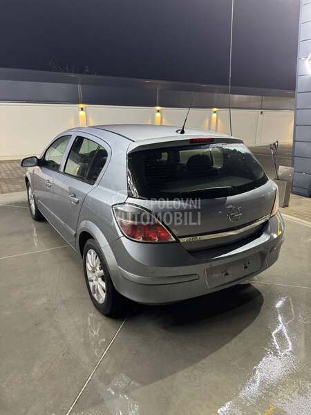 Opel Astra H 