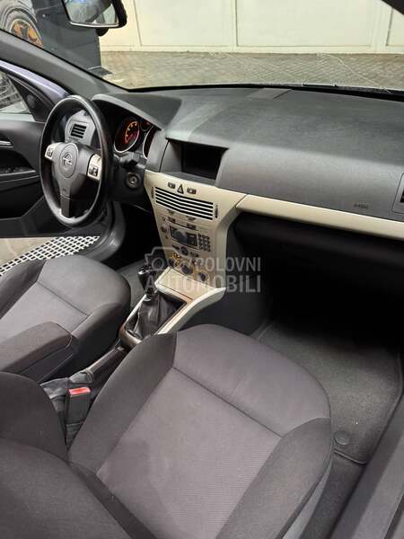 Opel Astra H 