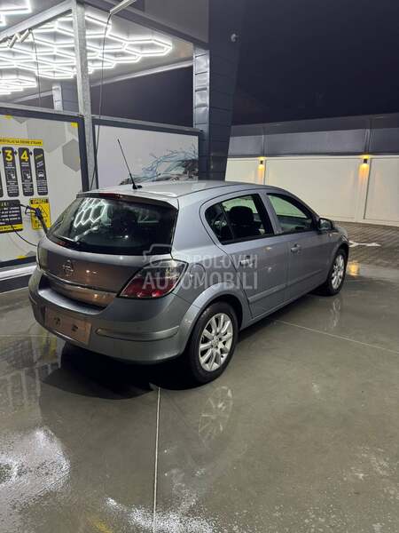 Opel Astra H 