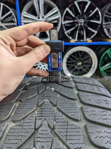 Dunlop 245/50 R18 Zimska