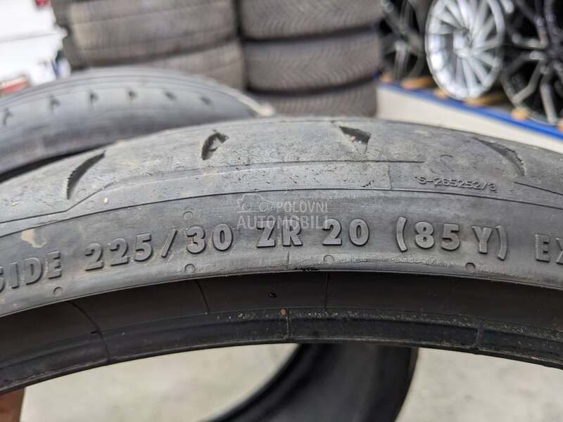 Continental 225/30 R20 Letnja