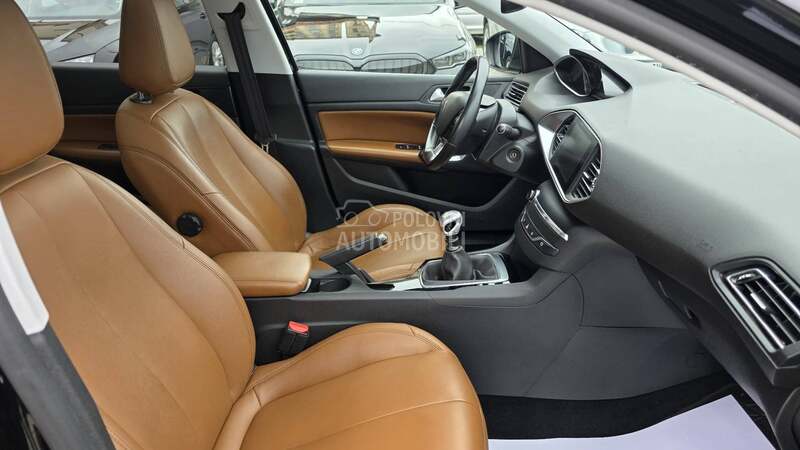 Peugeot 308 1560