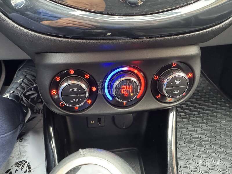 Opel Corsa E 1.0 turbo ECOTEC