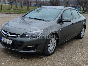 Opel Astra J 1.4 turbo enjoy