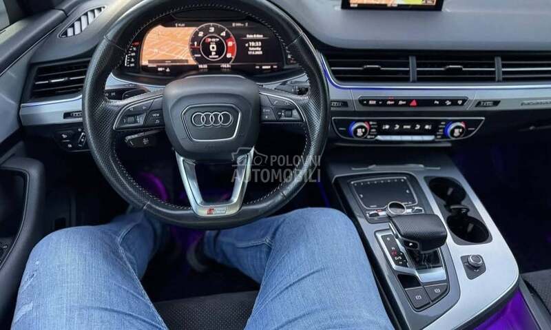 Audi Q7 