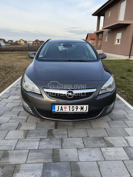 Opel Astra J 
