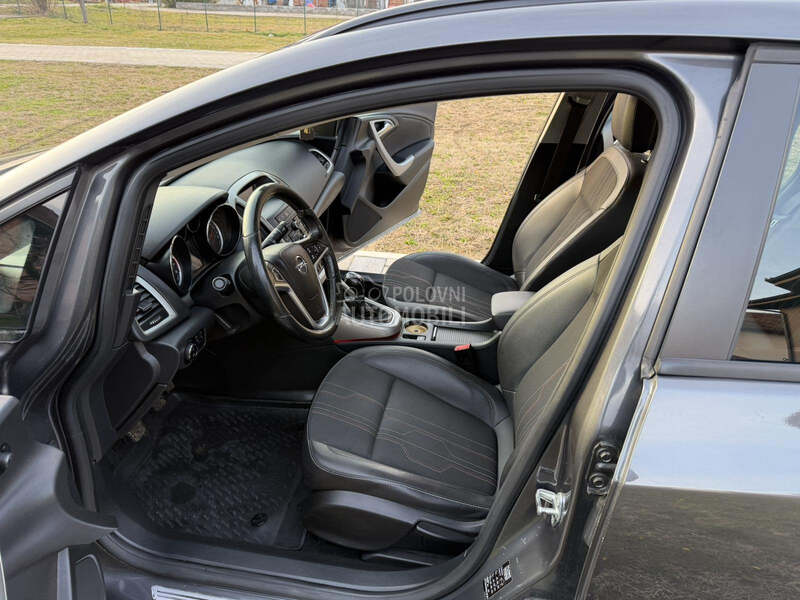 Opel Astra J 