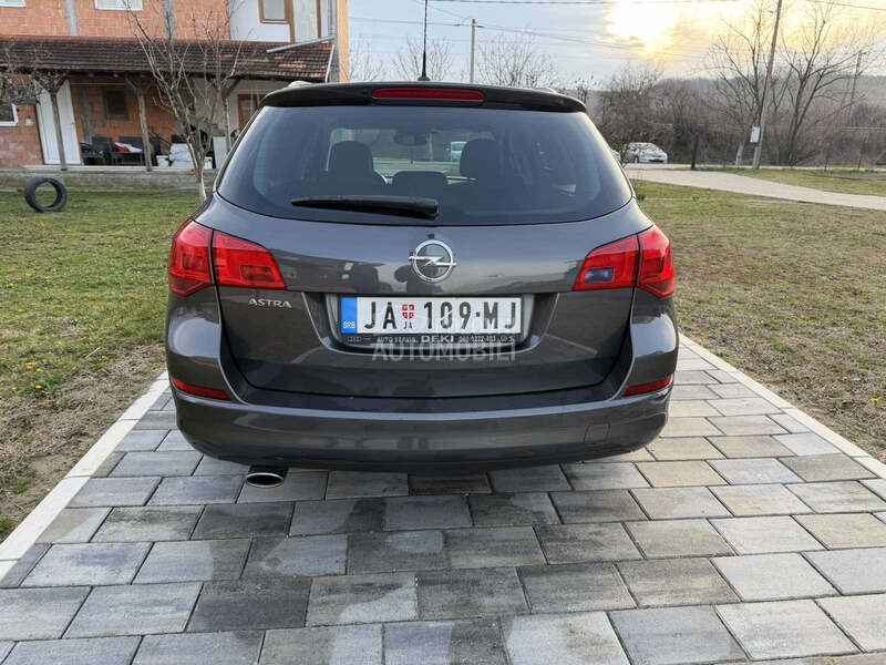 Opel Astra J 