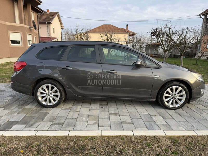 Opel Astra J 