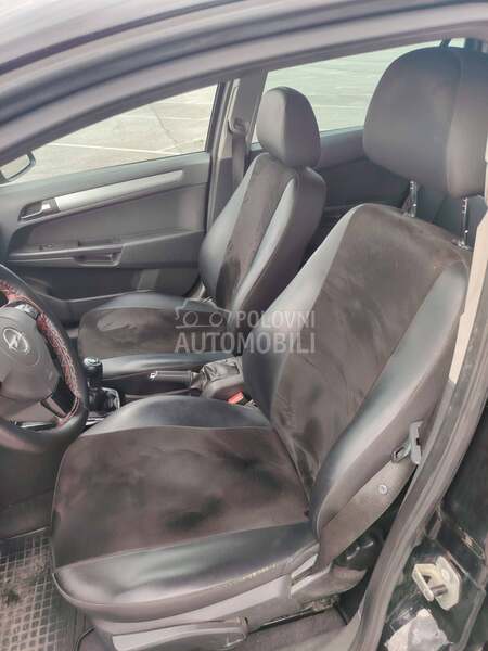 Opel Astra H 111