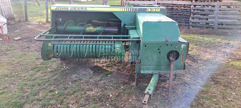 John Deere 332