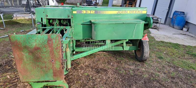 John Deere 332