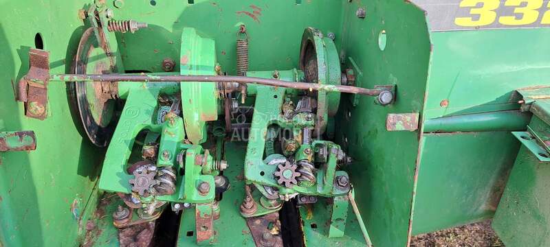 John Deere 332