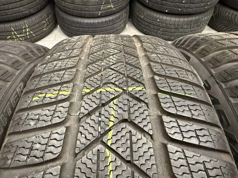 Pirelli 245/45 R19 Zimska