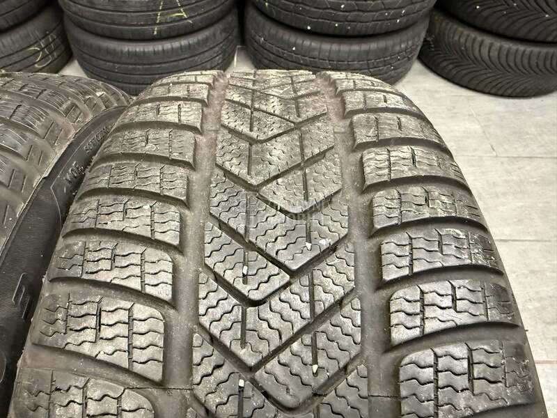 Pirelli 245/45 R19 Zimska