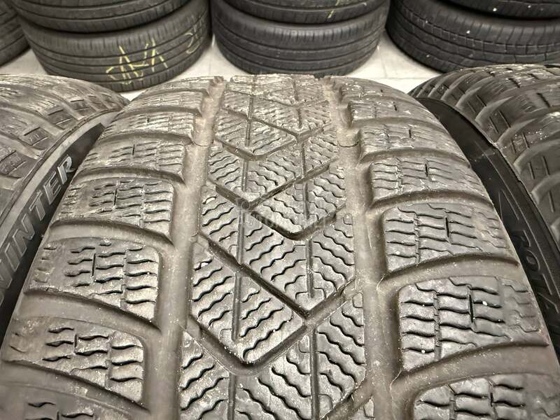 Pirelli 245/45 R19 Zimska