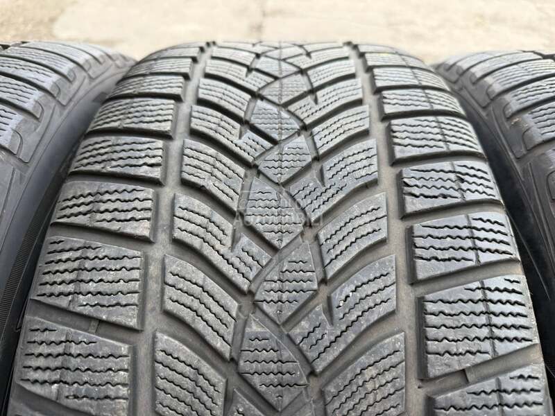 Goodyear 275/45 R21 Zimska