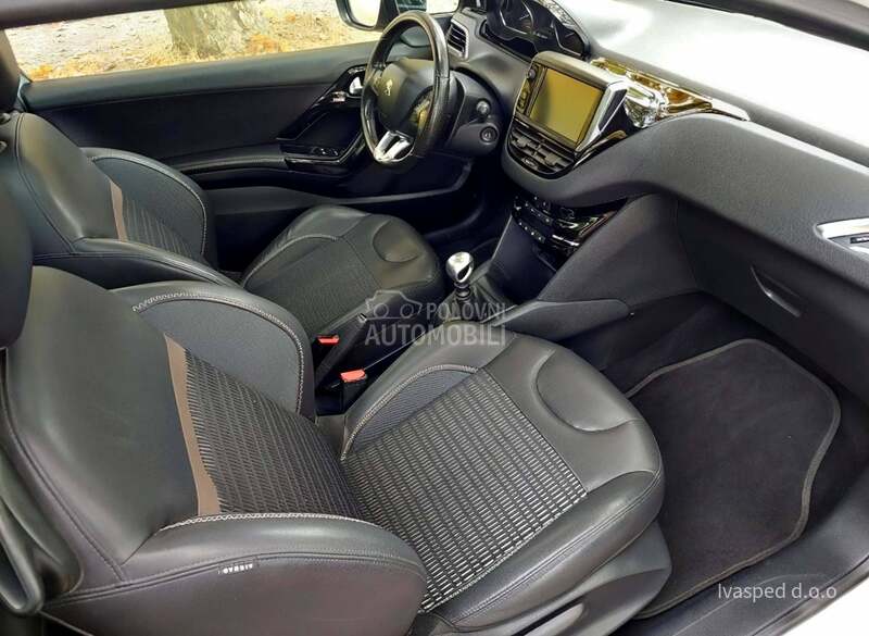 Peugeot 208 